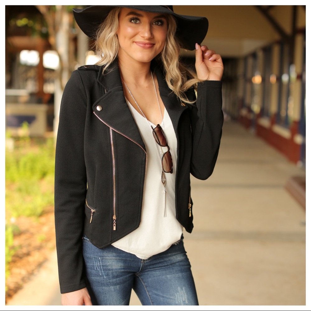 ✨LAST ONE✨Black Moto Jacket - Picture 4 of 7